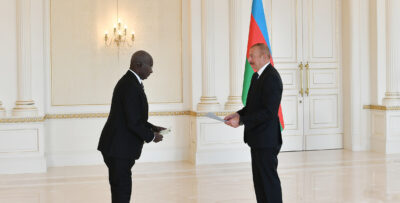 İlham Aliyev, Uganda’nın yeni atanan Azerbaycan büyükelçisinin itimatnamesini aldı