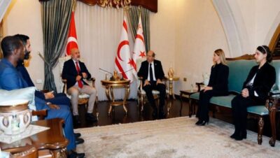 Cumhurbaşkanı Ersin Tatar, Prof. Dr. Tamer Şanlıdağ başkanlığındaki Yakın Doğu Üniversitesi araştırma ekibini kabul etti: