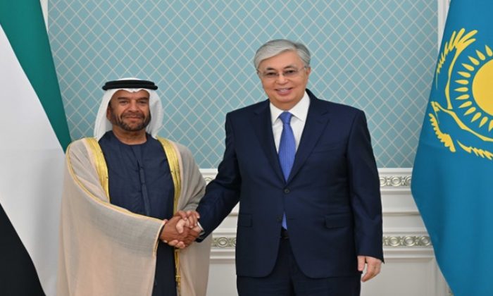 Президент Касым-Жомарт Токаев провел встречу с шейхом Суруром бен Мухаммедом Аль Нахаяном