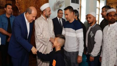 Bayram namazını Hz. Ebubekir Camisi’nde kılan Cumhurbaşkanı Ersin Tatar, basına açıklamada bulundu